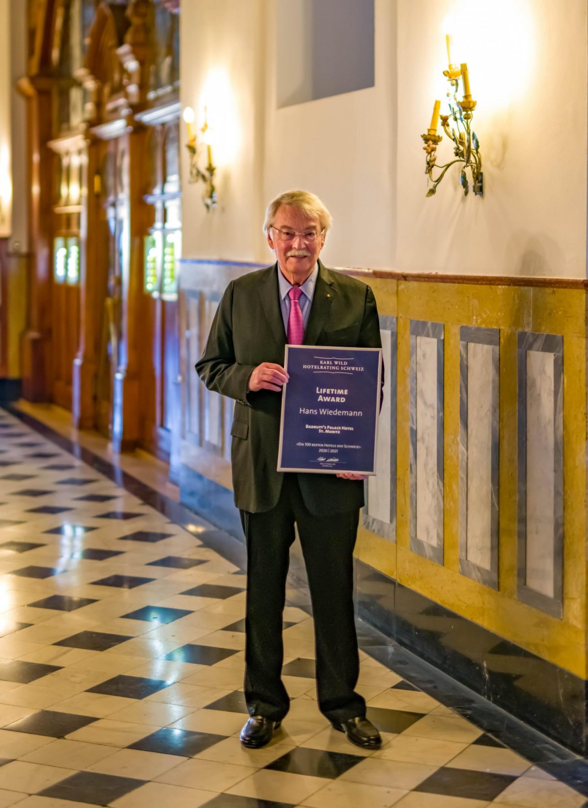 Hans Wiedemann with his latest award