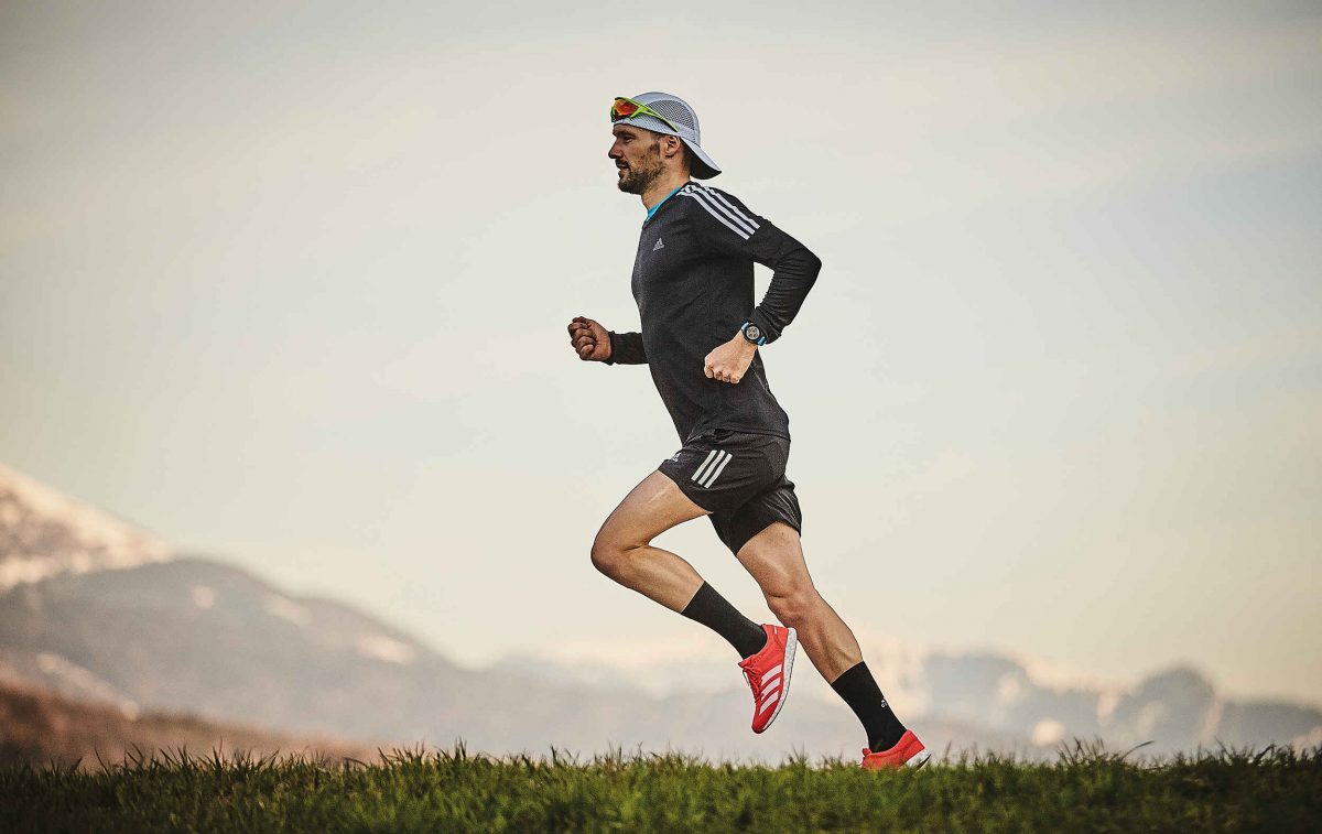 Patrick Lange trainiert für den Triathlon im Engadin