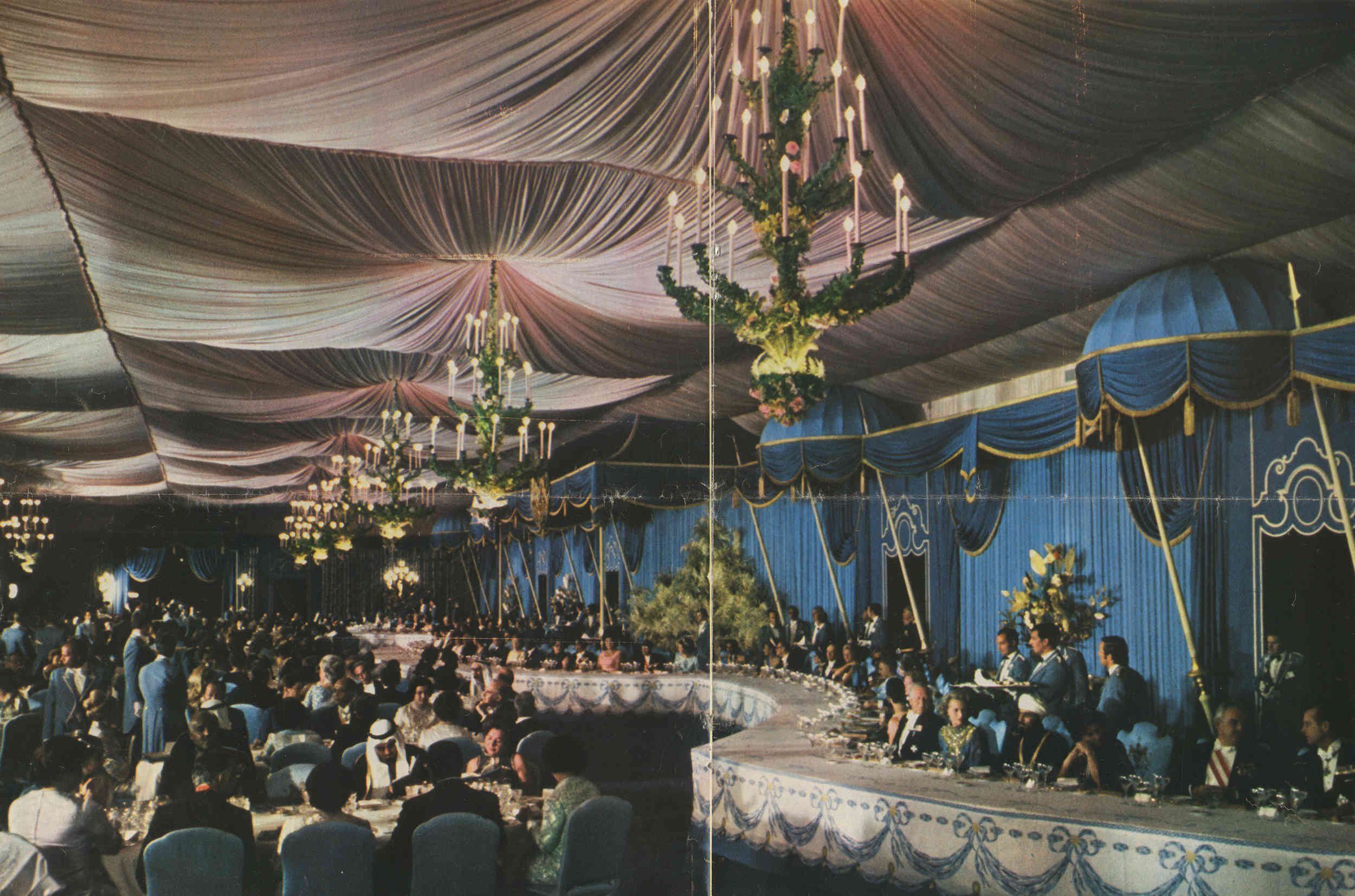 Dinner mit Königen und Staatsoberhäuptern beim Fest des Schahs von Persien zur Feier des 2500. Jubiläums des persischen Kaiserreichs, Oktober 1971