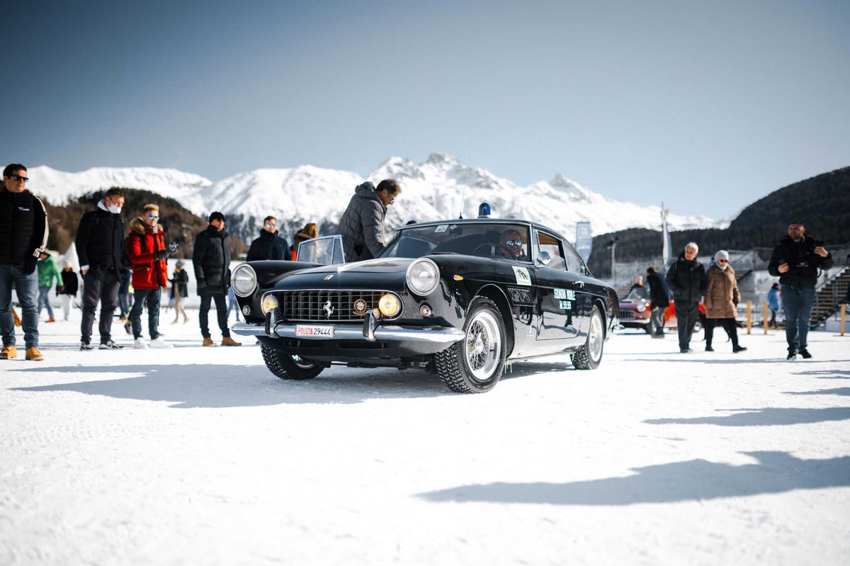 Besucher des ICE in St. Moritz