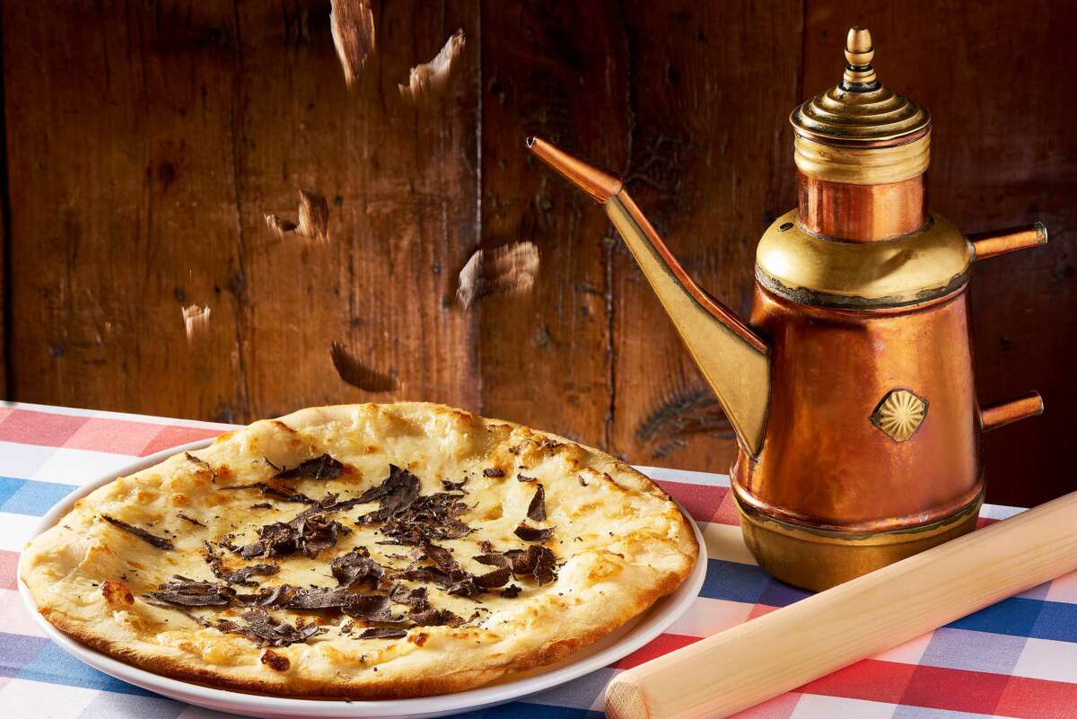 The Dama Bianca pizza, Pizzeria Heuboden, Chesa Veglia, St. Moritz
