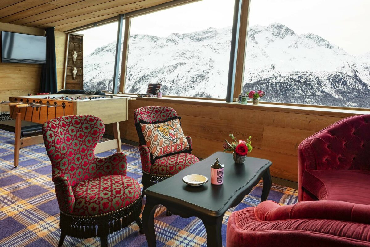 Lounge mit Blick auf die Winter Berge