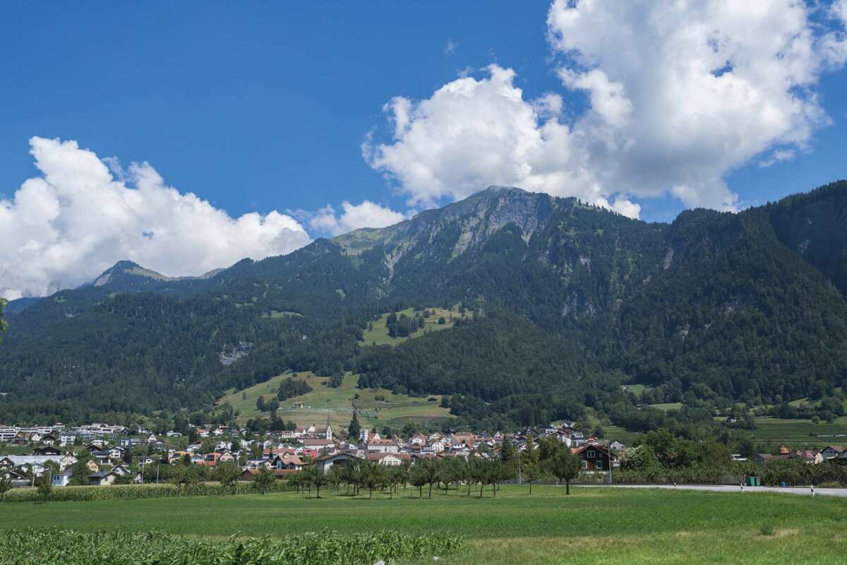 A town in a wine-growing area in the mountains