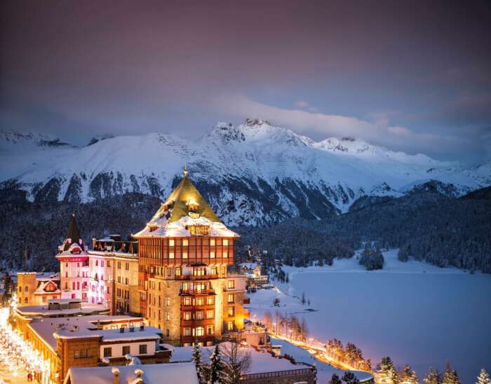 Luxushotel in den Bergen im Winter